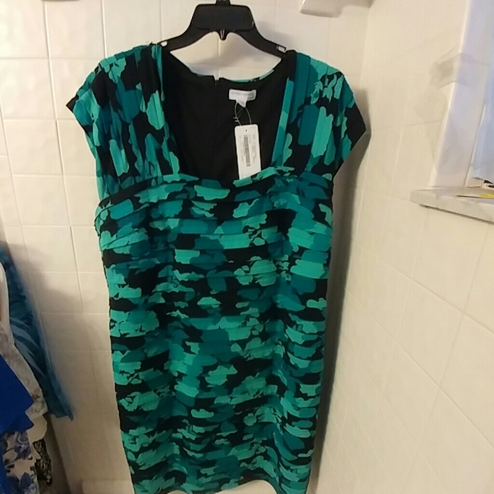 Queenspark plus size 24 below knee dress aqua/ blk
